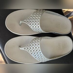 Womens Size 7 Fitflop Light Beige Perforated Sandals Ringer Wellyjelly Sandal